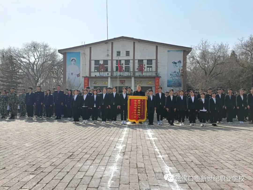 畢業(yè)獻(xiàn)錦旗2.jpg 畢業(yè)獻(xiàn)錦旗2.jpg